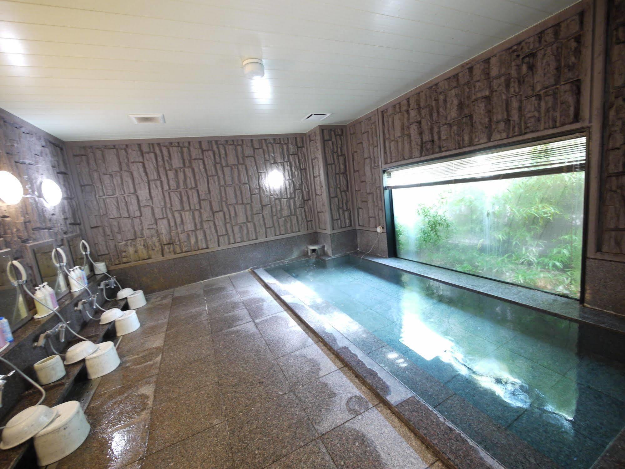 Route-inn Ekihigashi 3*